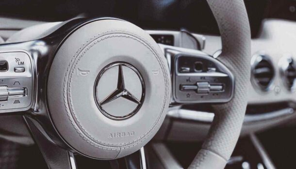 La Mercedes che sembra un camion: è rarissima ne hanno fatte solo 100 e questa versione è ancora più speciale