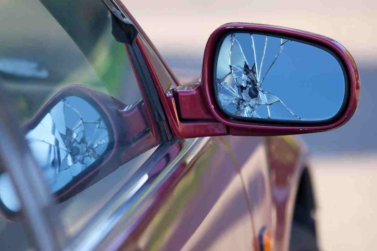 specchietto rotto