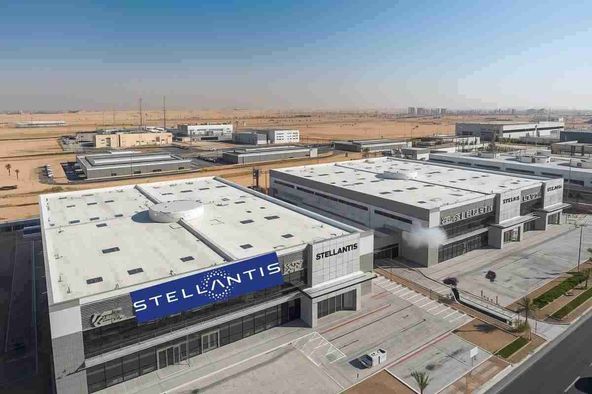 Stellantis "scappa" dall'Italia, ha già firmato: è tutto deciso con il nuovo Paese, le auto verranno fatte lì