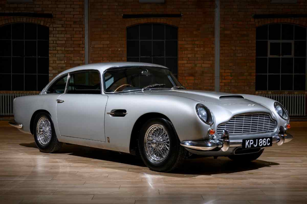 Compra un'Aston Martin 