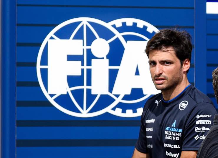 Carlos Sainz Lewis Hamilton F1 Ferrari