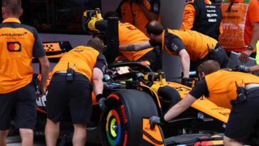 I meccanici della McLaren