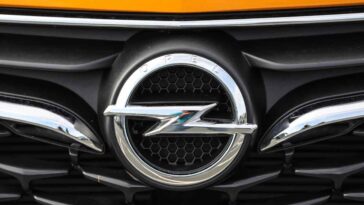 L'Opel che voleva somigliare ad una Mustang