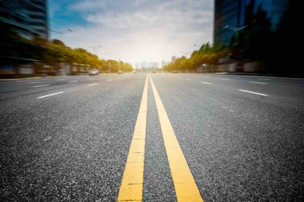 Strada arriva un nuovo cartello