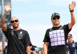 Valtteri Bottas con Lewis Hamilton