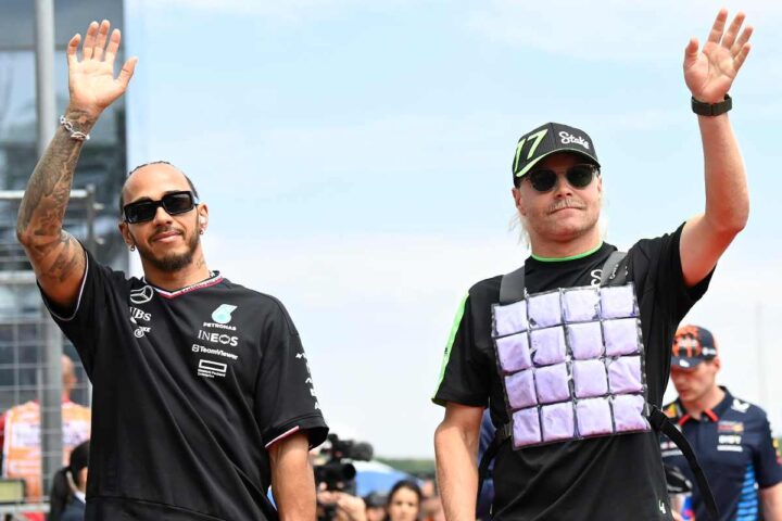 Valtteri Bottas con Lewis Hamilton