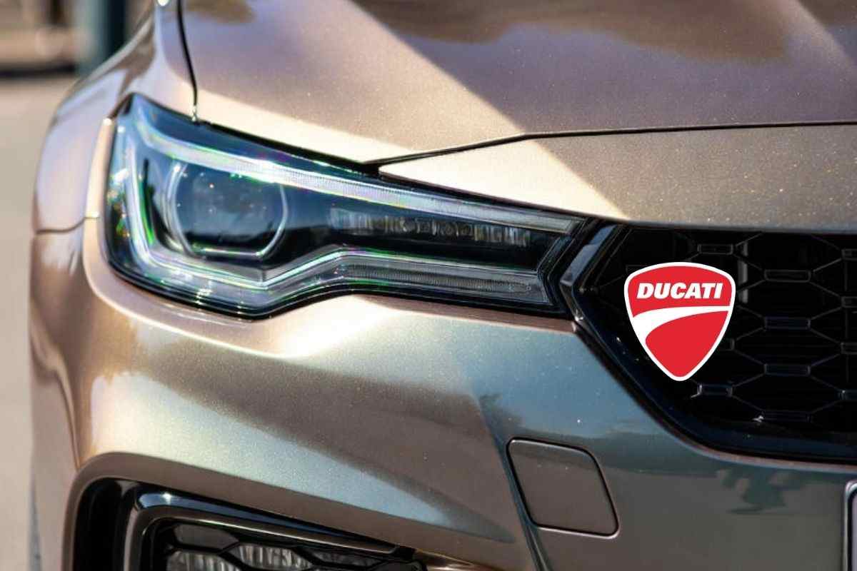 Spunta la prima auto griffata Ducati: l'anima da Desmosedici applicata alle 4 ruote, sembra un mix tra Audi e Ferrari