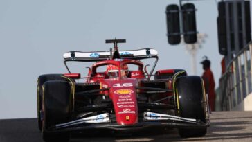 una Ferrari di F1 in pista