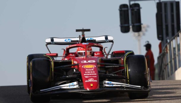 una Ferrari di F1 in pista