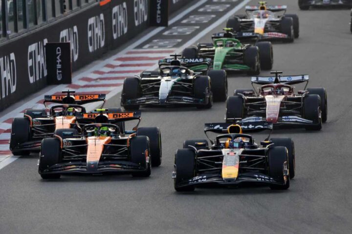 monoposto di Formula 1 al via