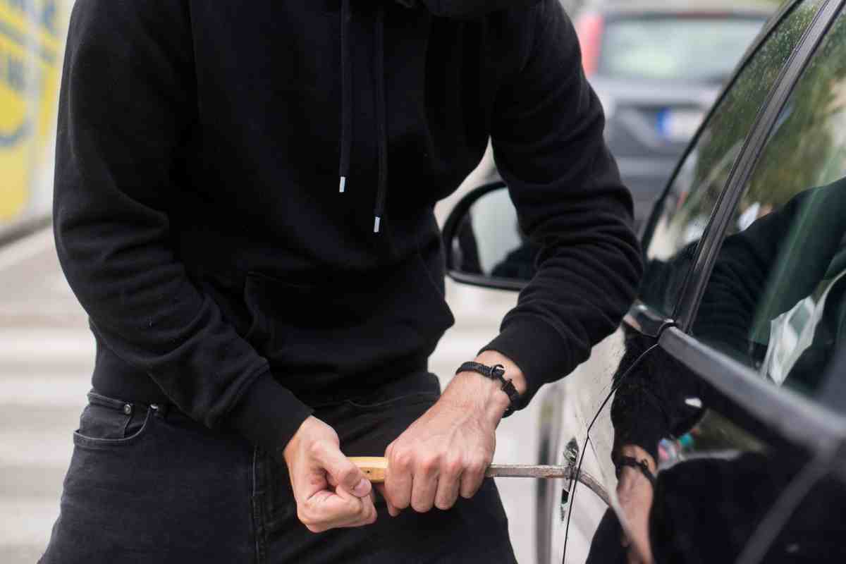 furto auto 