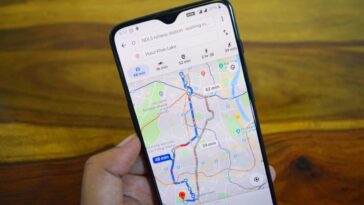 schermata di uno smartphone con Google Maps