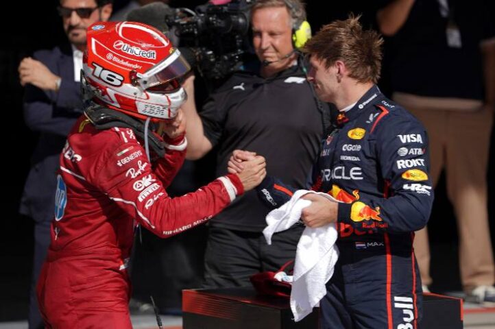 Leclerc e Verstappen si stringono la mano