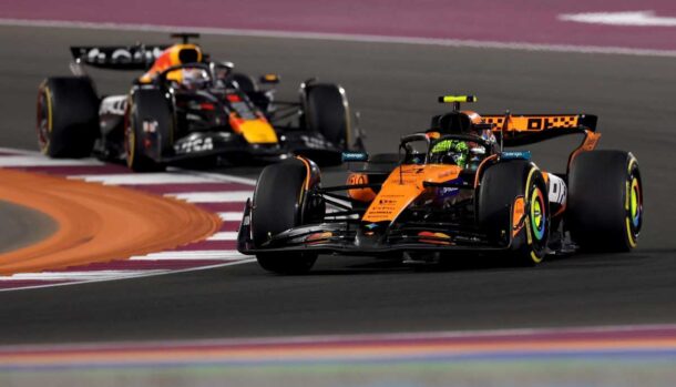 Norris e Verstappen in pista