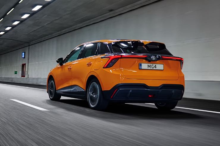 auto 13 mila euro MG4