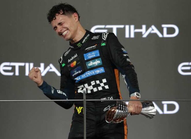 Lando Norris esulta sul podio
