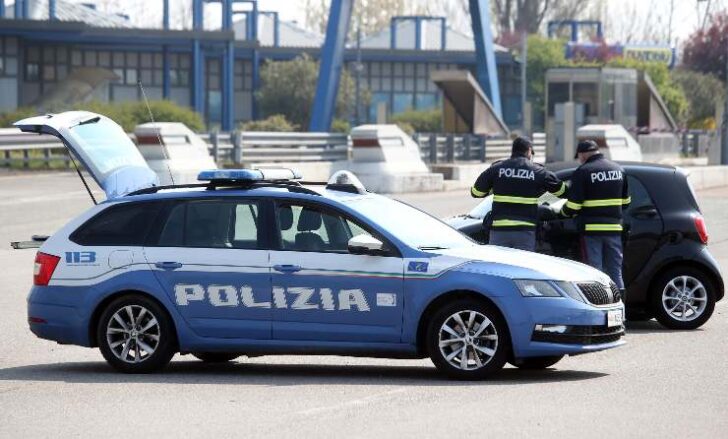posto di blocco della Polizia in autostrada