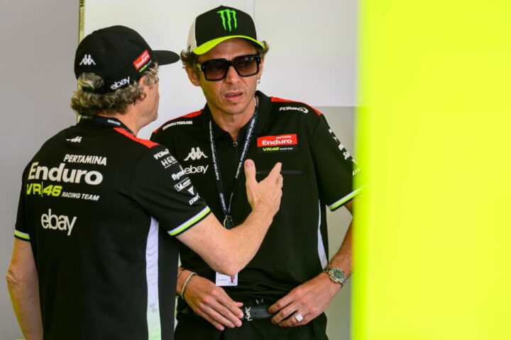 Valentino Rossi nel box della VR46