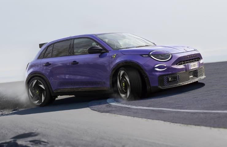 Abarth 600e auto italiana meno venduta in Europa