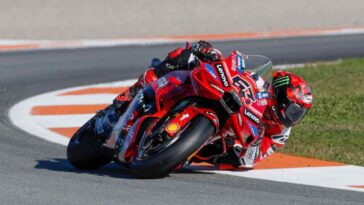 Bagnaia spalle al muro