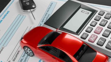 calcolatrice chiave e auto in miniatura