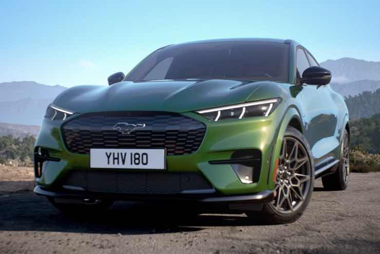 Ford Mustang Mach-E rischio in discesa