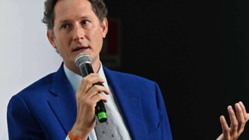 John Elkann disastro totale