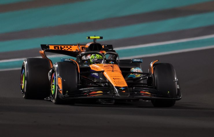 McLaren salta il primo giorno di test