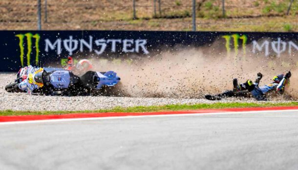 pilota di MotoGP cade in pista