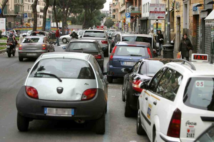 auto in divieto di sosta