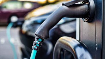 L'auto elettrica è in fallimento? Arriva l'annuncio spiazzante: che smacco dopo così tanti anni