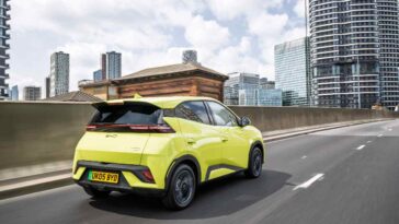 BYD Dolphin con livrea gialla