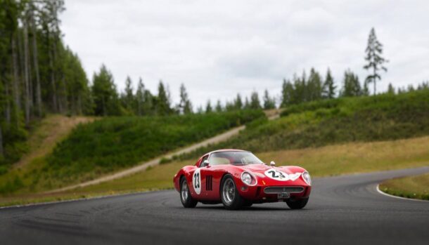 una Ferrari GTO rossa