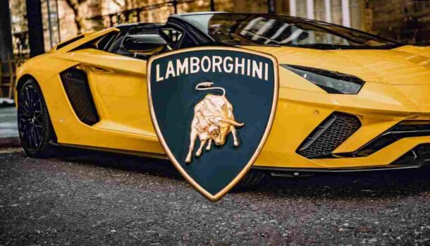 La follia totale di questo proprietario di Lamborghini: il sorpasso è impossibile, meglio di Leclerc (VIDEO)