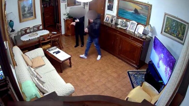 immagine di una truffa in casa