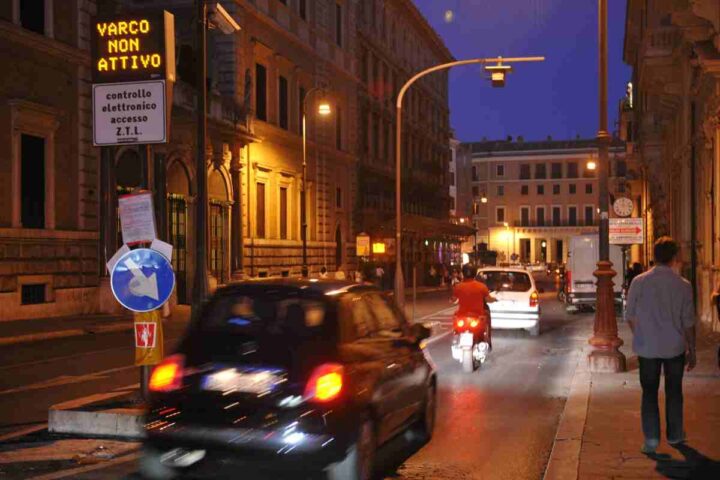 un varco di una zona ZTL