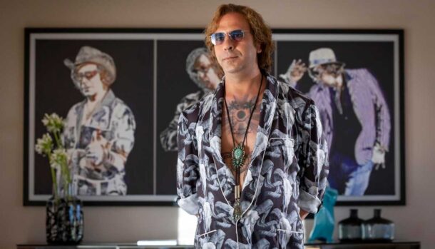 Checco Zalone in una scena di Buen Camino