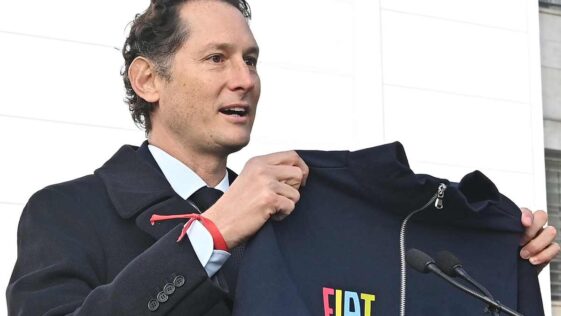 Nuova sfida per John Elkann