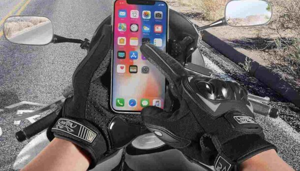 Usare telefono sulla moto