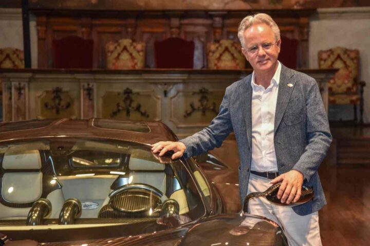 Pagani dice la sua sulle supercar elettriche