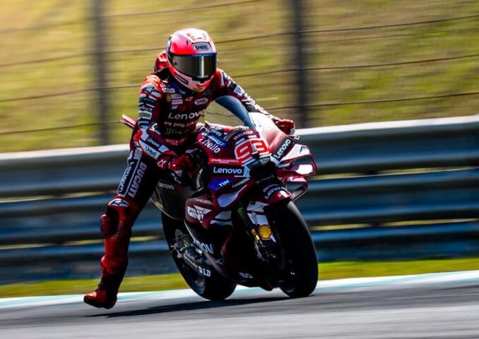 Marc Marquez braccio in miglioramento