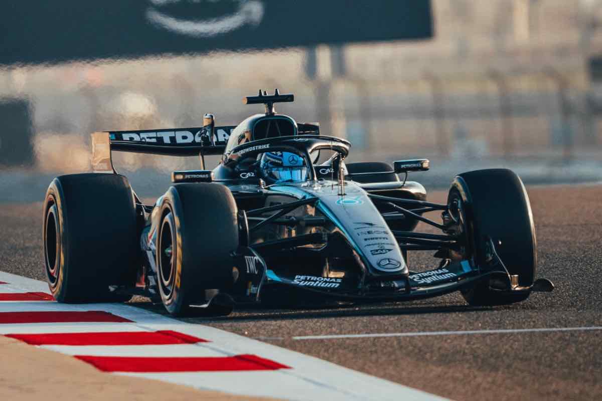 Mercedes a tutta potenza