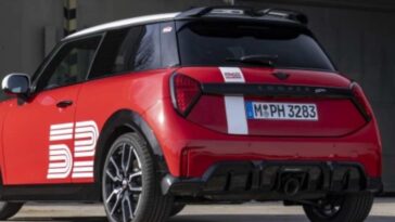 Mini celebra la storia