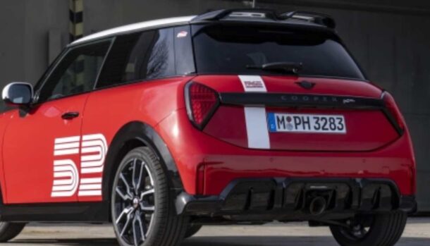 Mini celebra la storia