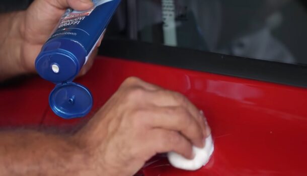 Togliere graffi dalla macchina