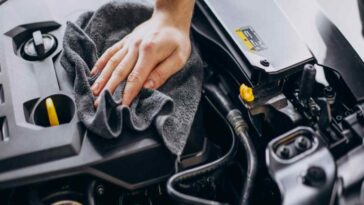 Pulire l'auto della macchina