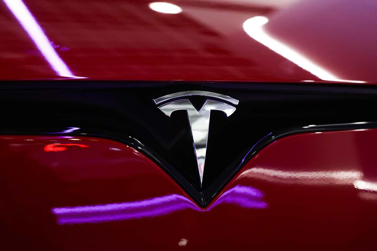 Tesla nuovo super SUV