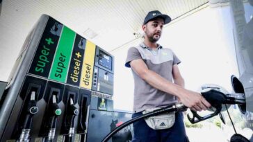 rifornimento di carburante al distributore