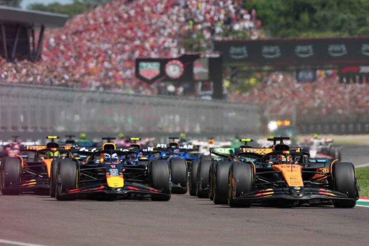 monoposto di Formula 1 al via