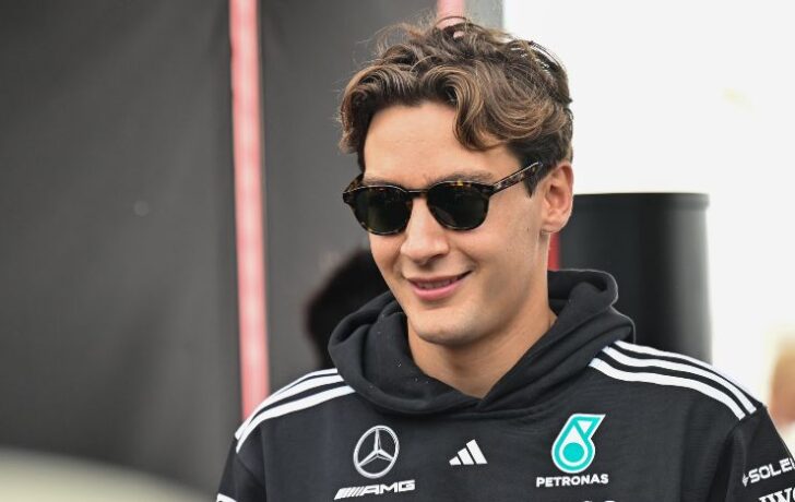 George Russell con gli occhiali da sole